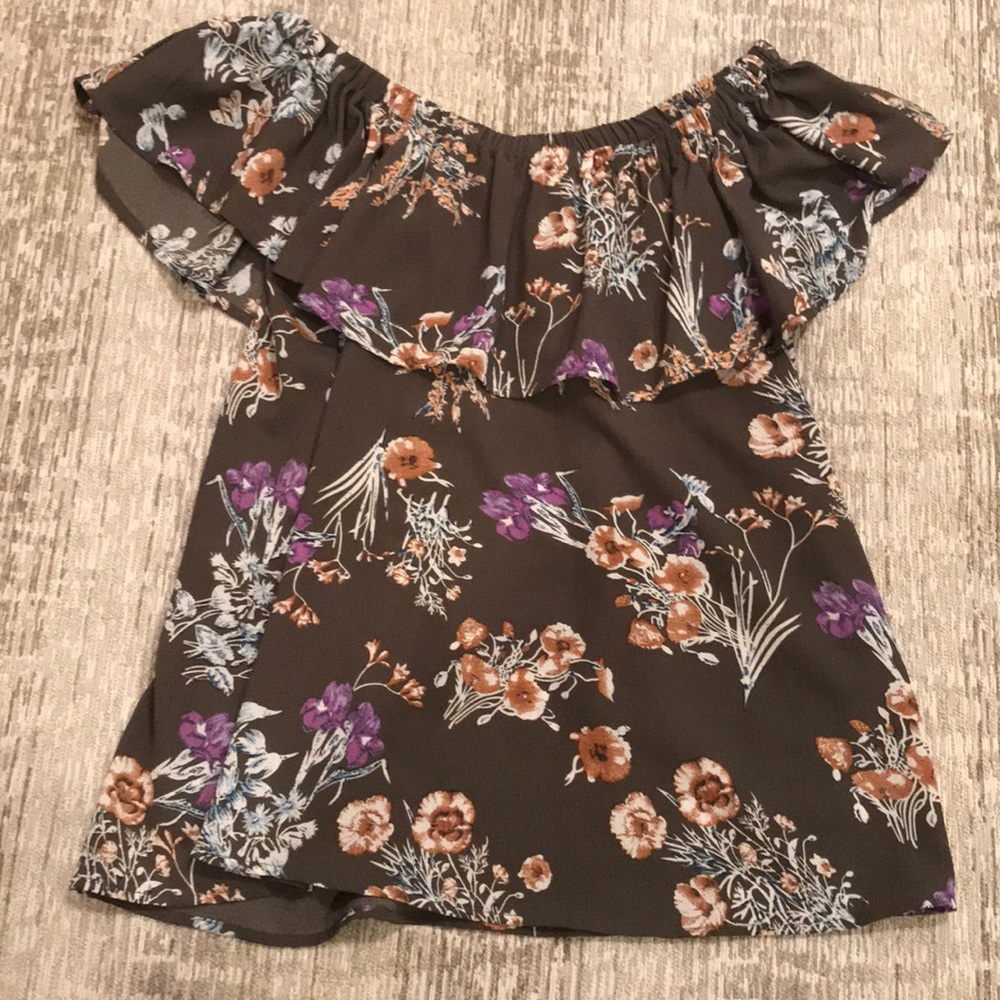 OFF THE SHOULDER TOP